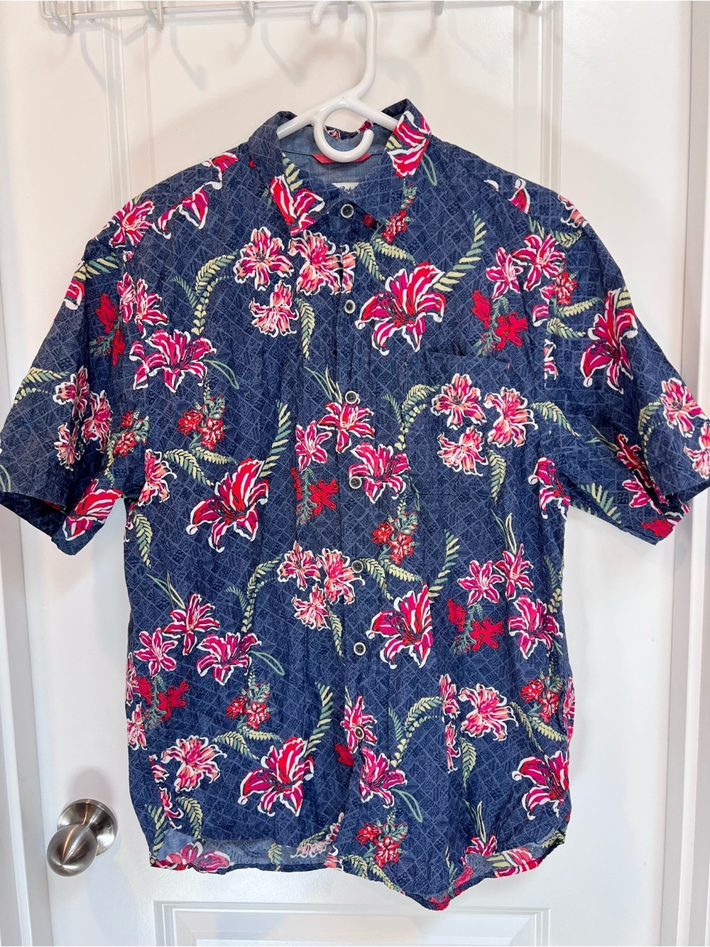 Tommy Bahama Tahitian Etch Camp Hawaiian Shirt Mens Medium Blue Floral Aloha